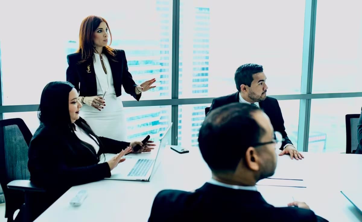 Trayectoria de Odila Castillo en la Contraloría y Derecho Administrativo